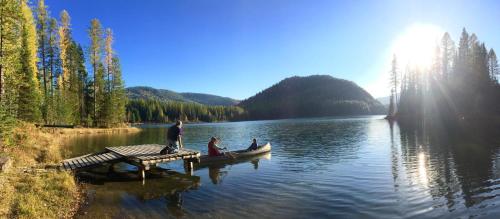 Rustic Lakefront Cabin about 12 Mi to Glacier Ntl Park! - image 3