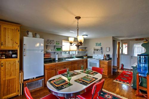 Spacious Cabin with Deck, Mountain Views, Fire Pit!, Prescott (foto 9)