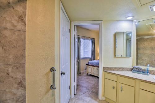 Padre Island Condo with Pool Access - Walk to Beach!