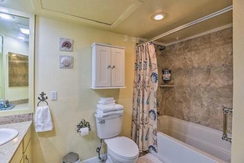 Padre Island Condo with Pool Access - Walk to Beach! - image 9