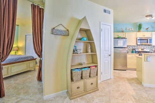 Padre Island Condo with Pool Access - Walk to Beach!