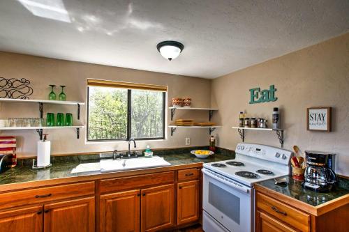 Spacious Cabin with Deck, Mountain Views, Fire Pit!, Prescott (foto 10)