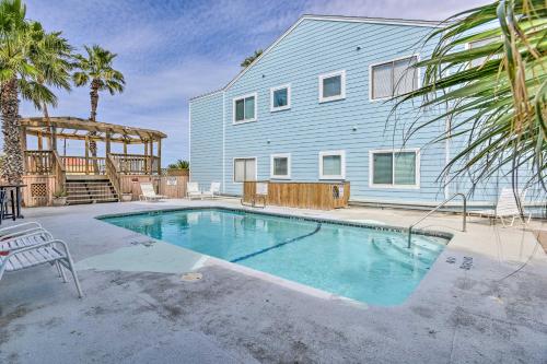 Padre Island Condo with Pool Access - Walk to Beach!