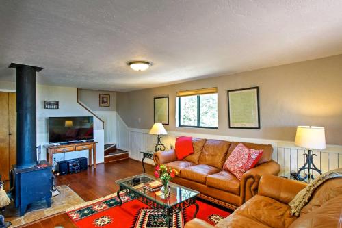 Spacious Cabin with Deck, Mountain Views, Fire Pit!, Prescott (foto 3)