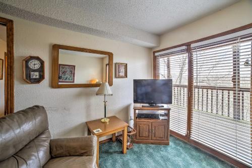 Branson Condo with Views 2 Mi to Silver Dollar City in Branson West, USA