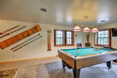 Family-Friendly Massanutten Log Home with Views! in McGaheysville, USA