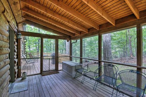 Family-Friendly Massanutten Log Home with Views! in McGaheysville, USA