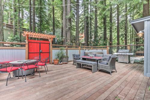 Redwoods Cabin with Hot Tub Walk to Russian River!