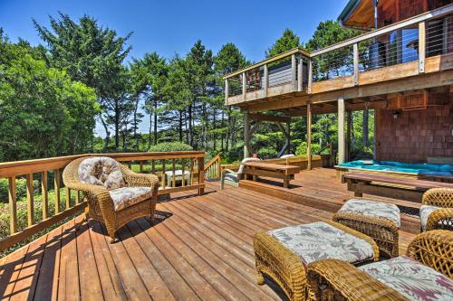 South Beach Home with Hot Tub, Deck - Walk to Ocean!