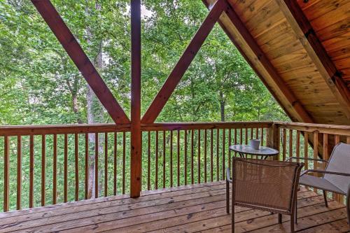 Chillin and Grillin Cabin with Hot Tub 9Mi to Dollywood - image 2