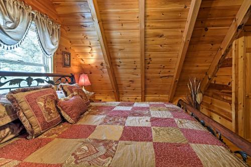 Chillin and Grillin Cabin with Hot Tub 9Mi to Dollywood - main image