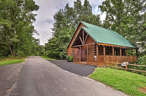 Chillin and Grillin Cabin with Hot Tub 9Mi to Dollywood - image 13