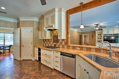 Spacious Stallion Lake Ranch Home w/ Patio in Van (TX)
