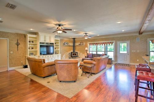 Spacious Stallion Lake Ranch Home w/ Patio in Van (TX)