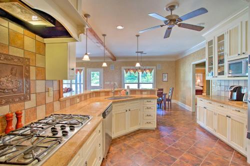 Spacious Stallion Lake Ranch Home w/ Patio in Van (TX)