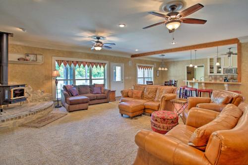 Spacious Stallion Lake Ranch Home w/ Patio in Van (TX)
