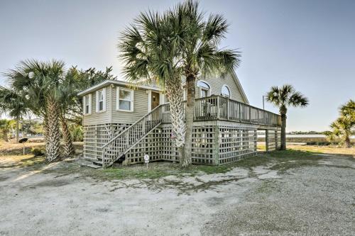 Cozy Waterfront Island House on Live Oak Island!