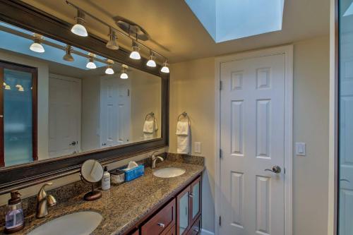 Trendy Phoenix Townhome by South Mountain Trails! - image 8