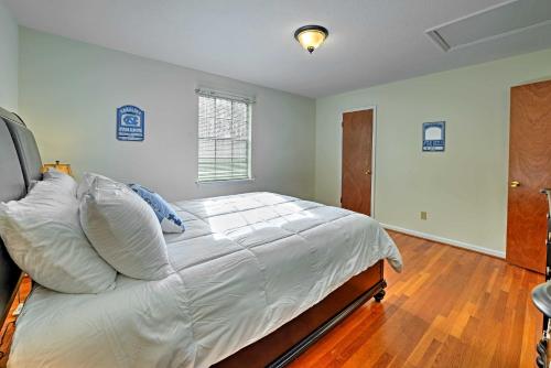 Chapel Hill Townhome with Pool - 5 Mins to UNC Campus - image 6