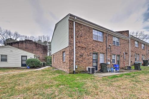 Chapel Hill Townhome with Pool - 5 Mins to UNC Campus - image 9