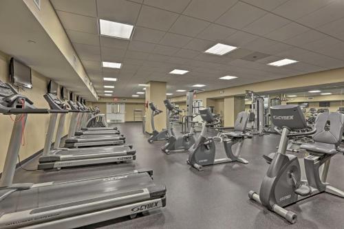 Breezy Oceanfront Panama Beach Condo with Pool Access - image 2