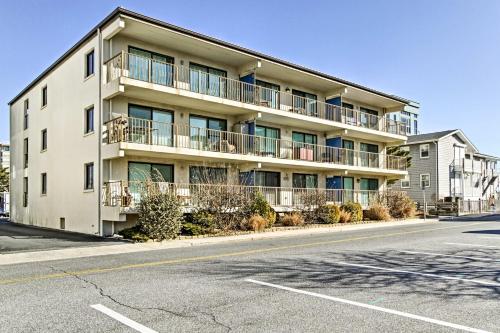 Walk to the Beach Ocean City Condo with Balcony near Dead Freddies Island Grill