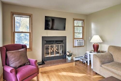Charming Neenah House with Porch on Lake Winnebago! in Neenah, USA