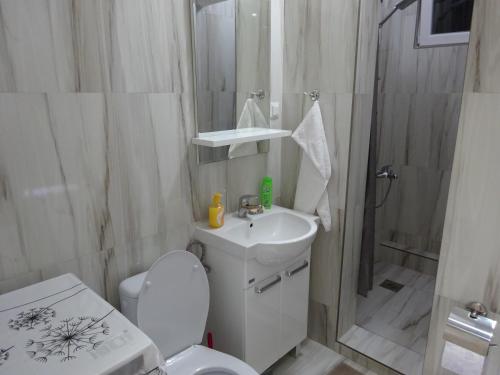Jasmin White Apartment in Chento