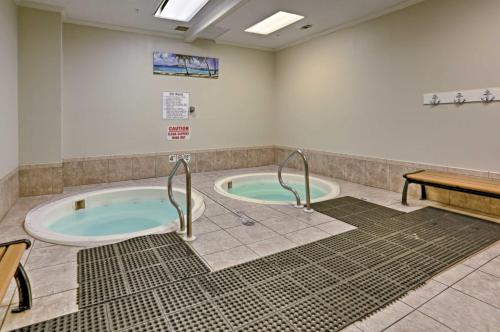 Updated Beachfront Gulf Shores Condo with Pool Access - image 6