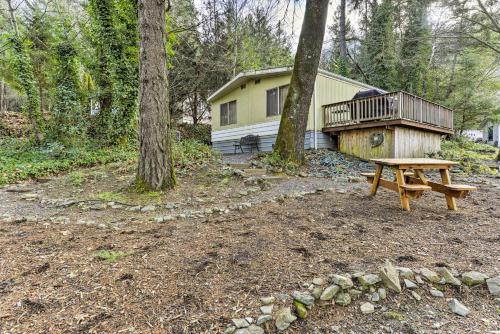 Rustic Grants Pass Rental Across From Rogue River! - image 2