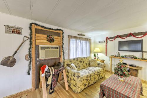 Rustic Grants Pass Rental Across From Rogue River!