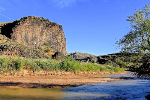 La Verkin House with Hot Tub - 30 Mins to Zion! - image 2