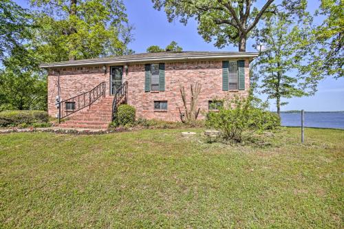 Pittsburg Family House on Lake Bob Sandlin with Dock! - image 4