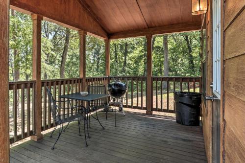 Cozy Milam Red Fox Cabin with Porch on Toledo Bend! - image 3