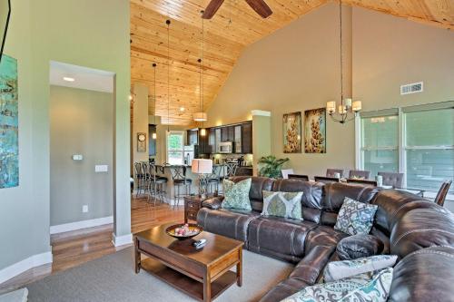 Silver Point Condo with Lake View by Hurricane Marina - image 4
