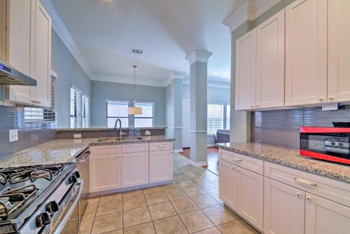 Spacious Houston Home about 16 Mi to NRG Stadium! in Houston, USA