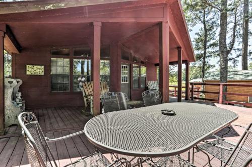 Waterfront Toledo Bend Abode with Deck and Dock Access - image 3