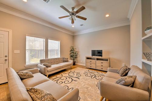 Spacious Houston Home about 16 Mi to NRG Stadium! in Houston, USA