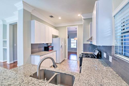 Spacious Houston Home about 16 Mi to NRG Stadium! in Houston, USA