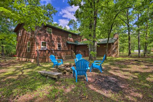 Cozy Broken Bow Cabin with Hot Tub - 1 Mi to Lake! in Stephens Gap, USA