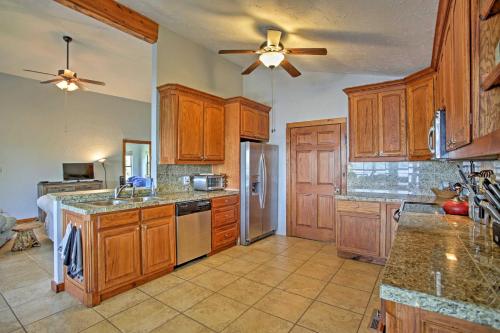 Waterfront Cedar Creek Lake Home with Booking Special - image 4