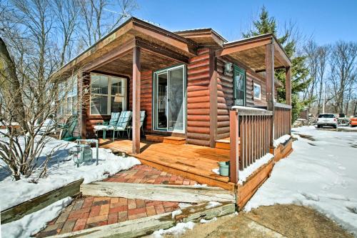 Fort Atkinson Cottage on Lake Koshkonong with Deck!