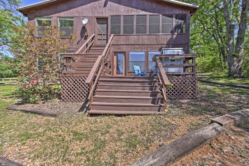 Waterfront Cedar Creek Lake Home with Booking Special - image 6