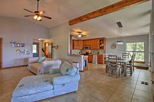 Waterfront Cedar Creek Lake Home with Booking Special - image 7