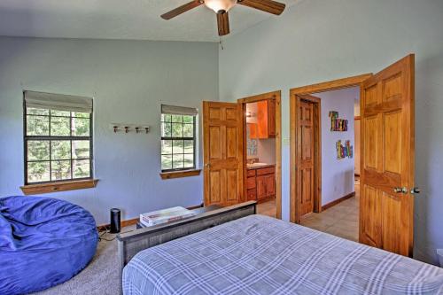 Waterfront Cedar Creek Lake Home with Booking Special - image 9
