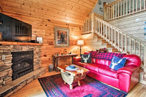 Honey Bear Lodge Gatlinburg Resort Cabin with Spa! - image 2