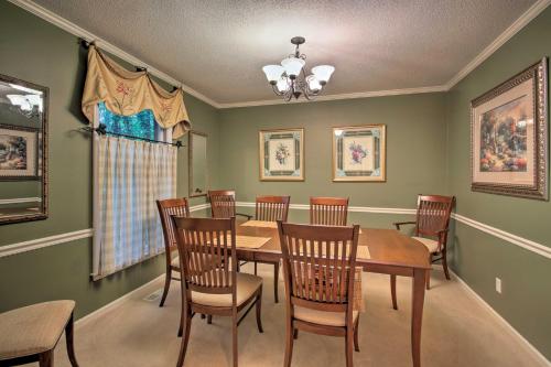 Spacious Family Home - 17 Miles to Winston-Salem! in Lewisville, USA