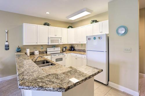 Chic Myrtle Beach Condo in World Tour Golf Resort! in Myrtle Beach, USA