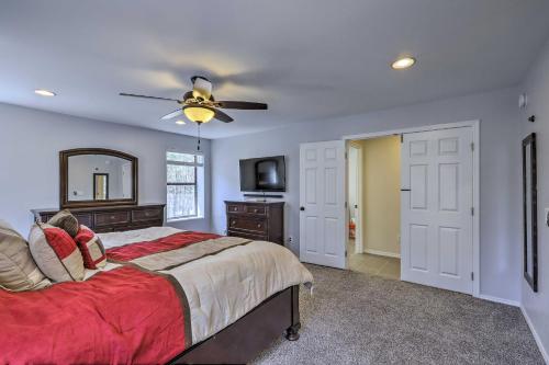 Spacious Pinetop-Lakeside Home with Hot Tub on 1 Acre - image 5