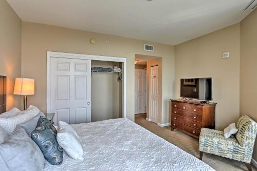 Destin Condo with Resort Amenities - Walk to Beach! - image 5